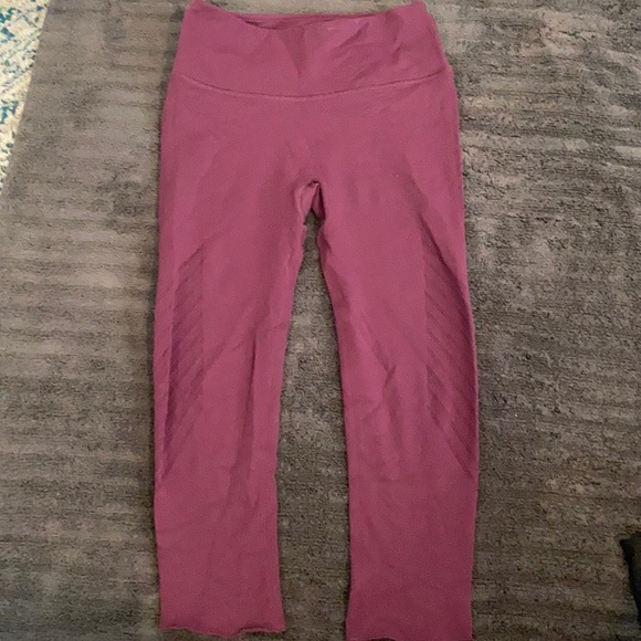 Lululemon crop purple leggings - Picture 1 of 5